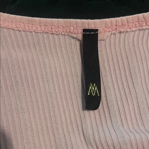 Elegant Pink Pleated Skirt - Picture 2 of 2